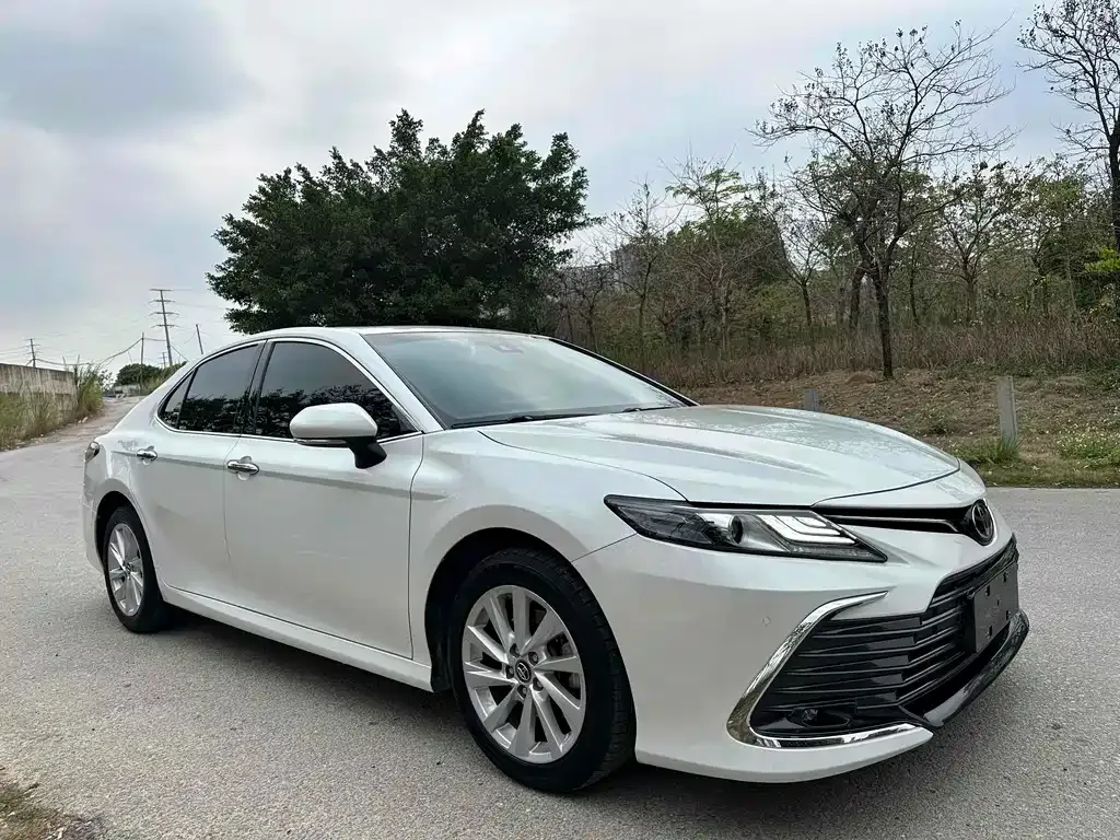 Toyota Camry — фото 3
