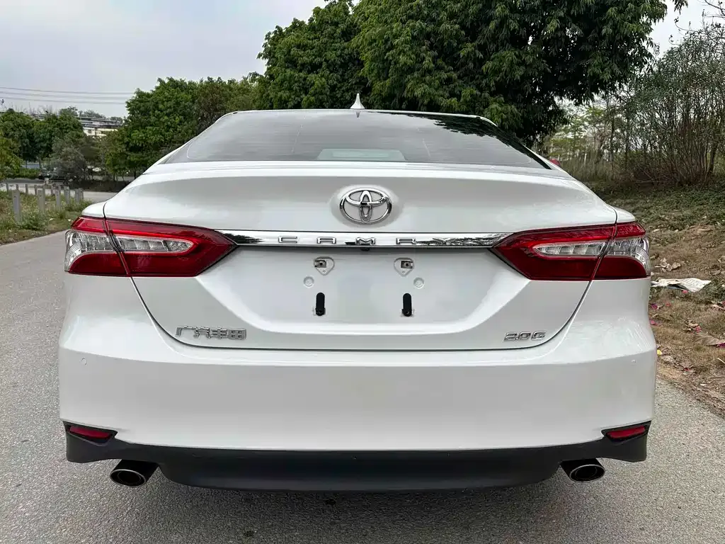 Toyota Camry — фото 8