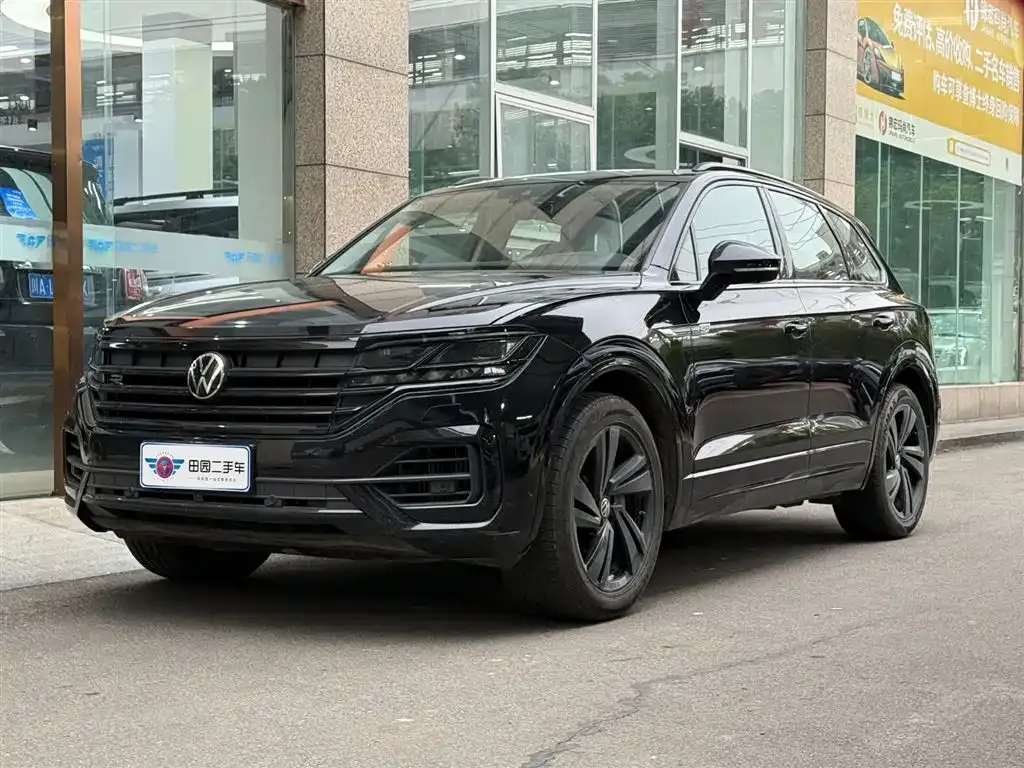 Volkswagen Touareg — фото 1