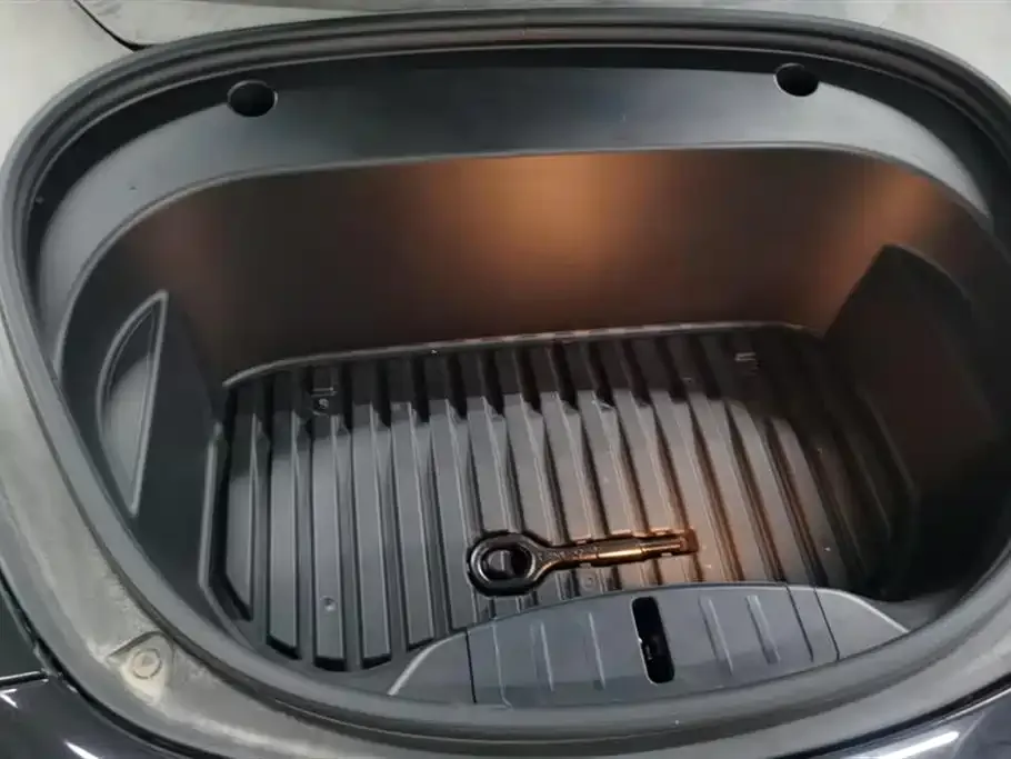 Tesla Model 3 — фото 10