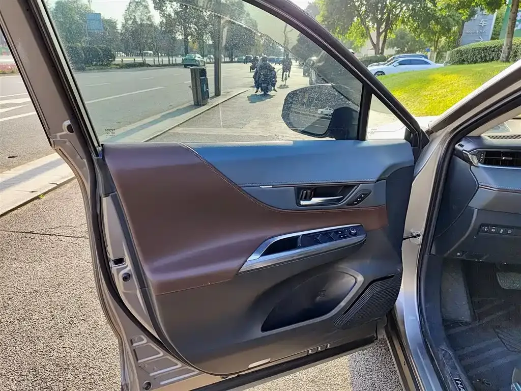Toyota Harrier — фото 6
