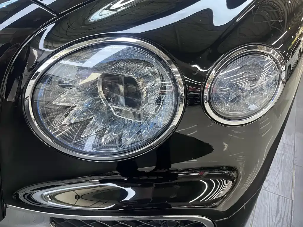 Bentley Flying Spur — фото 5