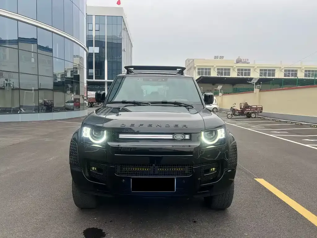 Land Rover Defender — фото 1