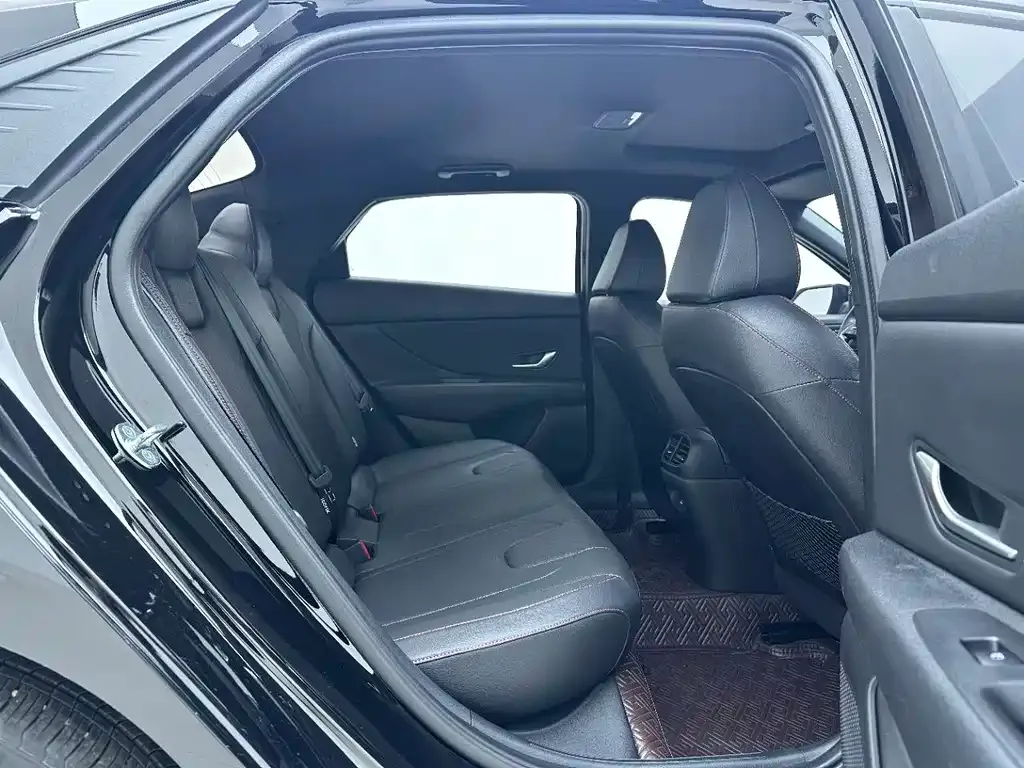 Hyundai Elantra — фото 10