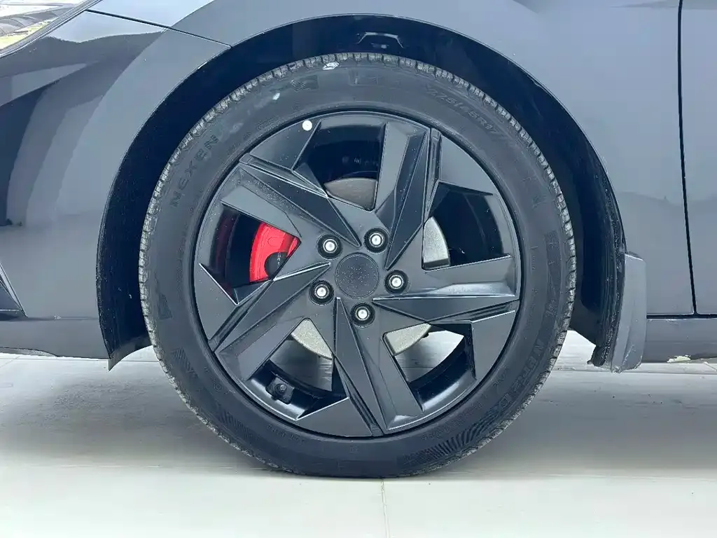 Hyundai Elantra — фото 5