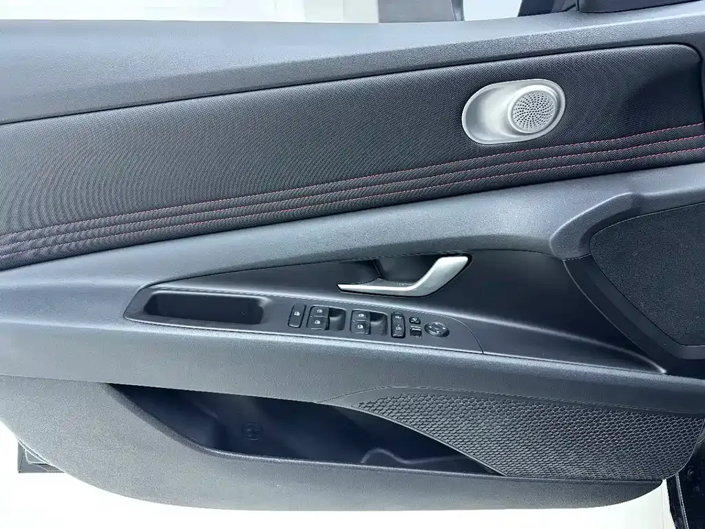 Hyundai Elantra — фото 7