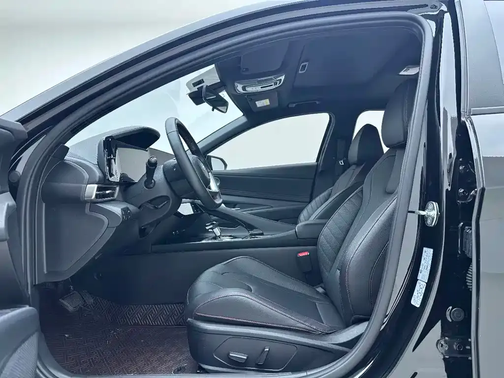 Hyundai Elantra — фото 8