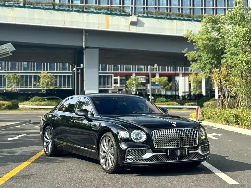 Bentley Flying Spur — фото 3