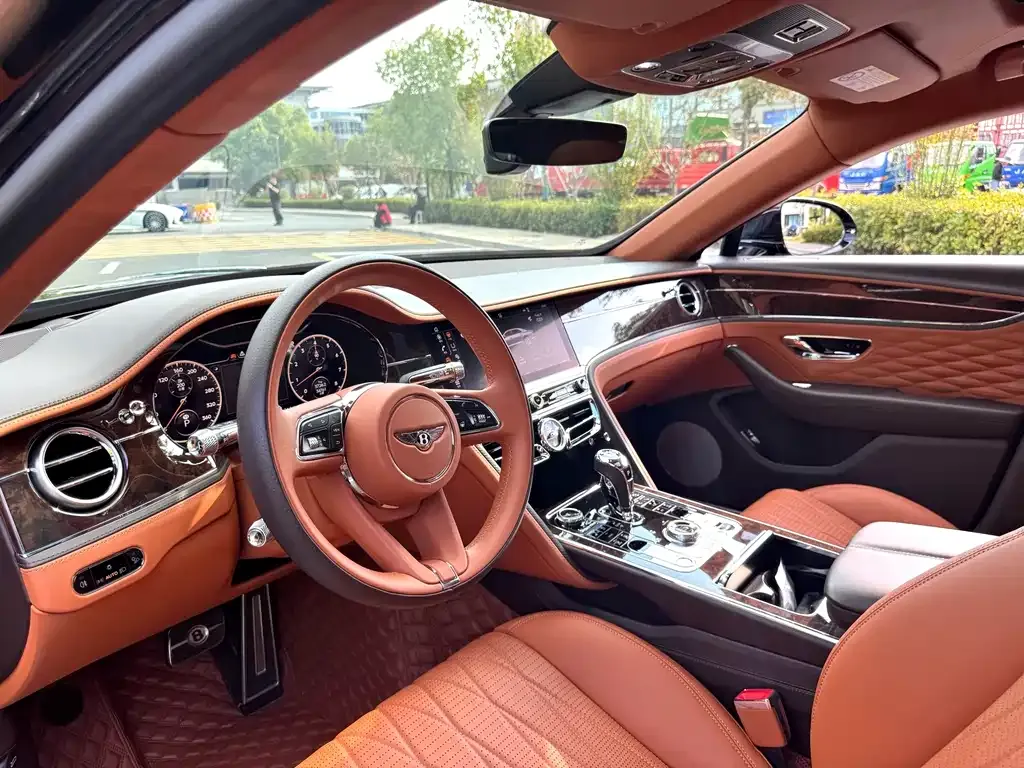 Bentley Flying Spur — фото 5