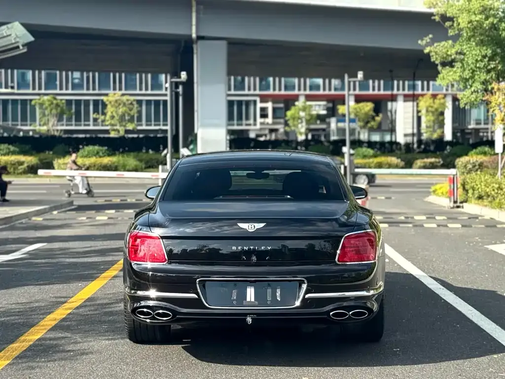 Bentley Flying Spur — фото 7