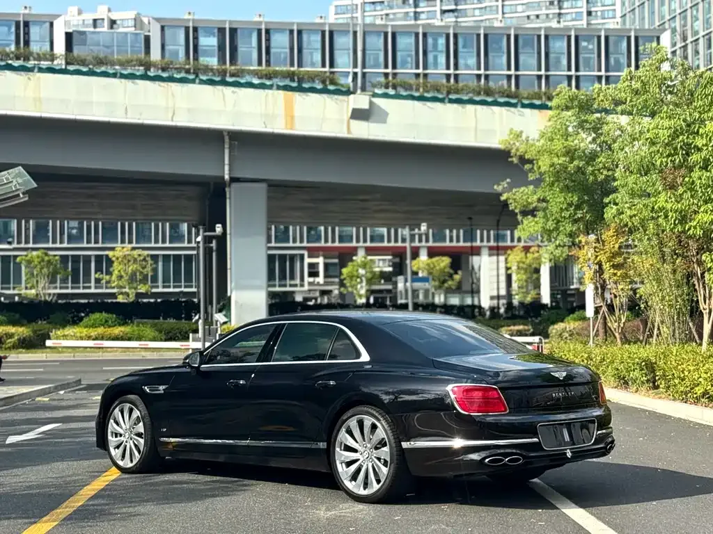 Bentley Flying Spur — фото 8