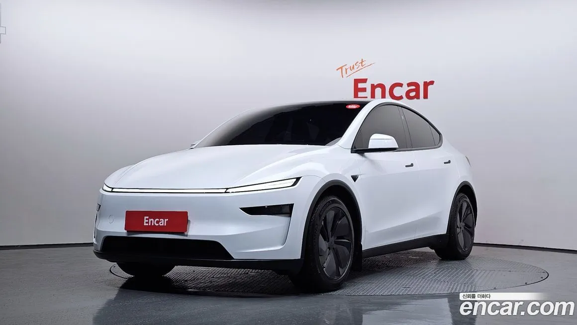 Tesla Model Y — фото 1