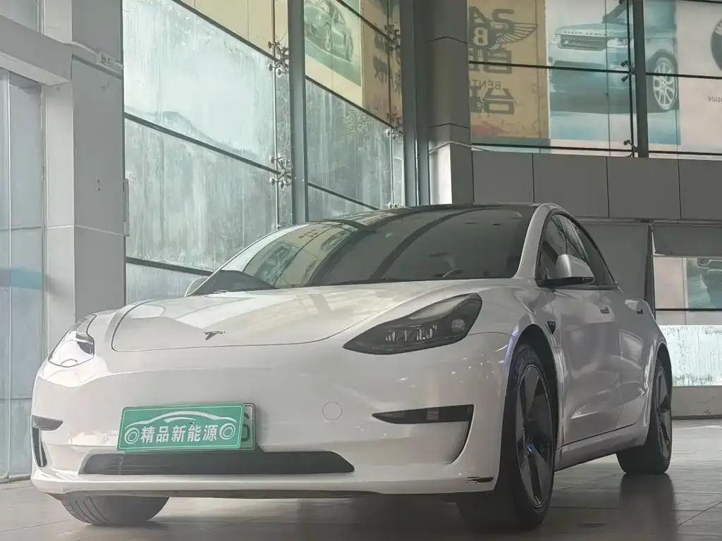 Tesla Model 3 — фото 1