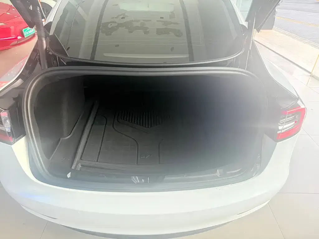 Tesla Model 3 — фото 10
