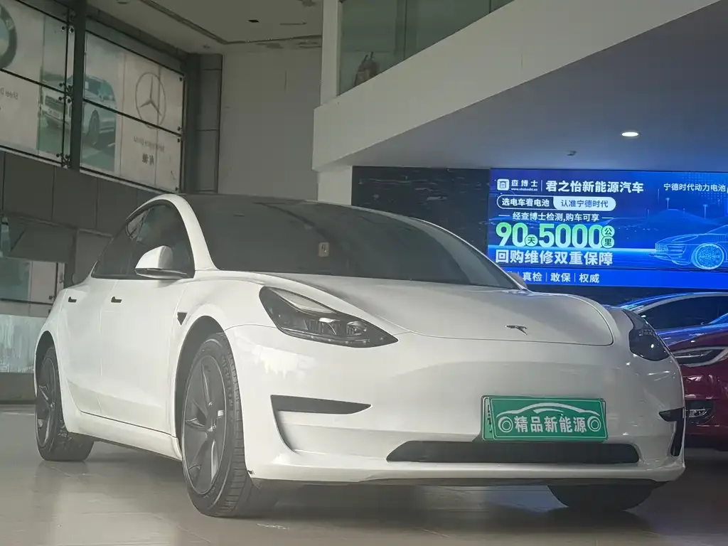 Tesla Model 3 — фото 3