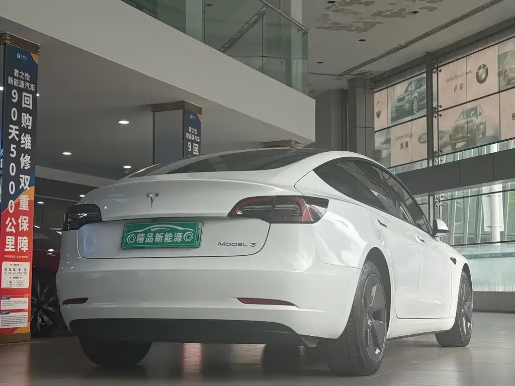 Tesla Model 3 — фото 4