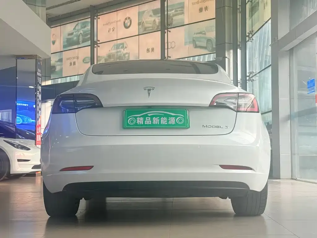 Tesla Model 3 — фото 5