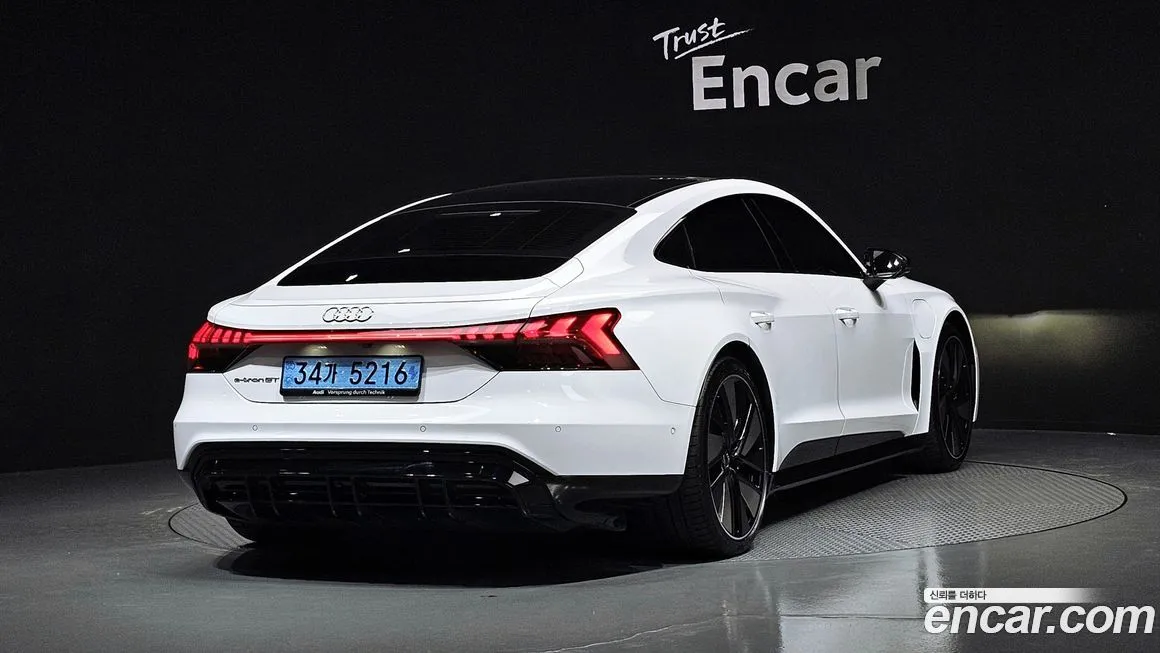 Audi e-tron GT — фото 2