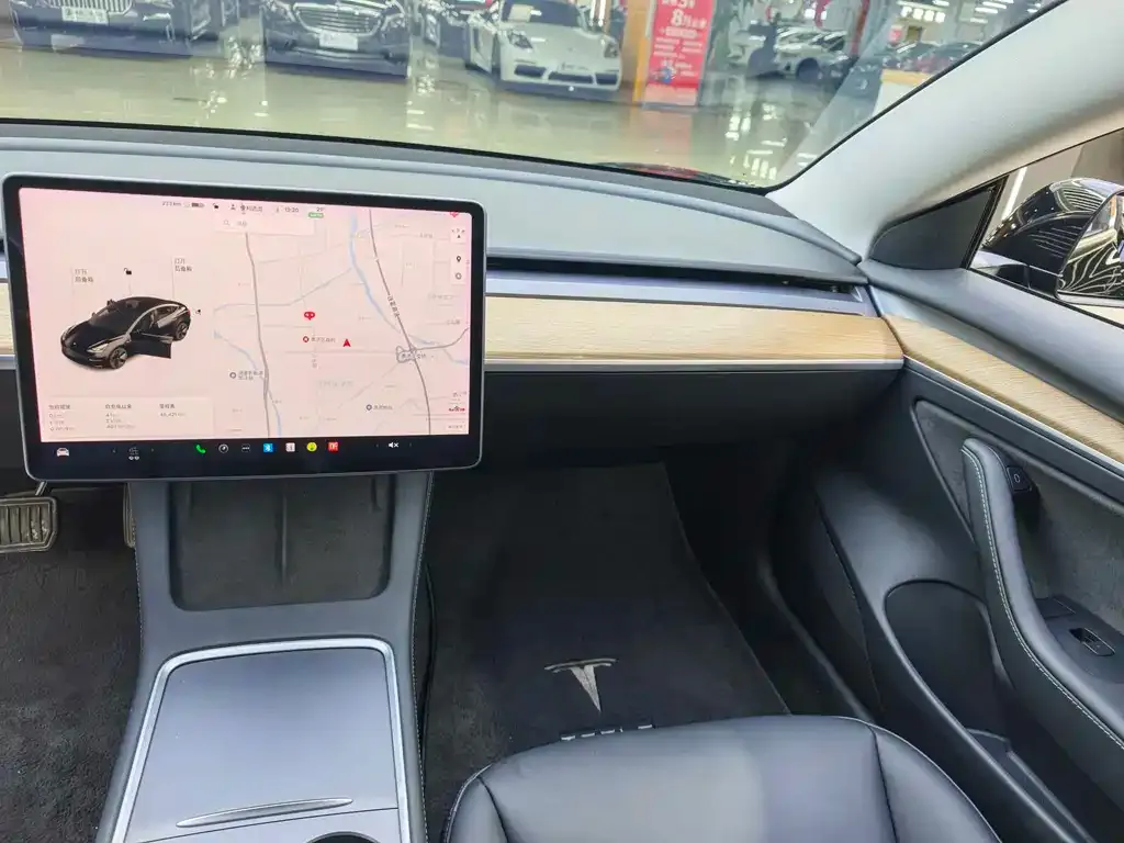 Tesla Model 3 — фото 4