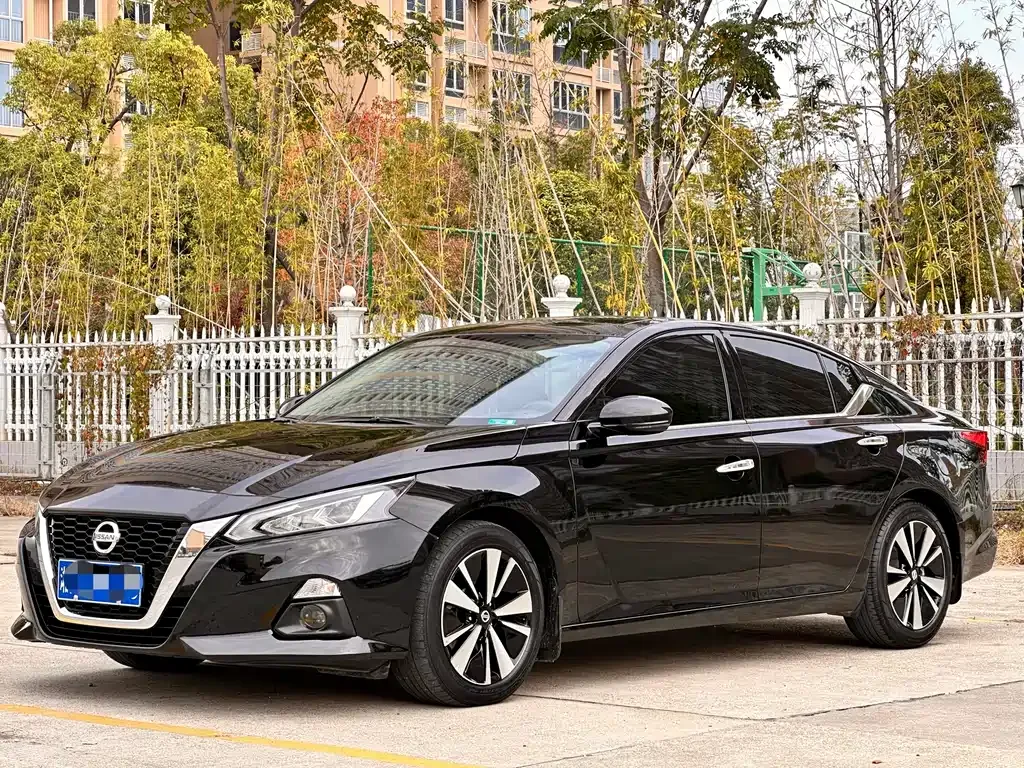 Nissan Teana — фото 1