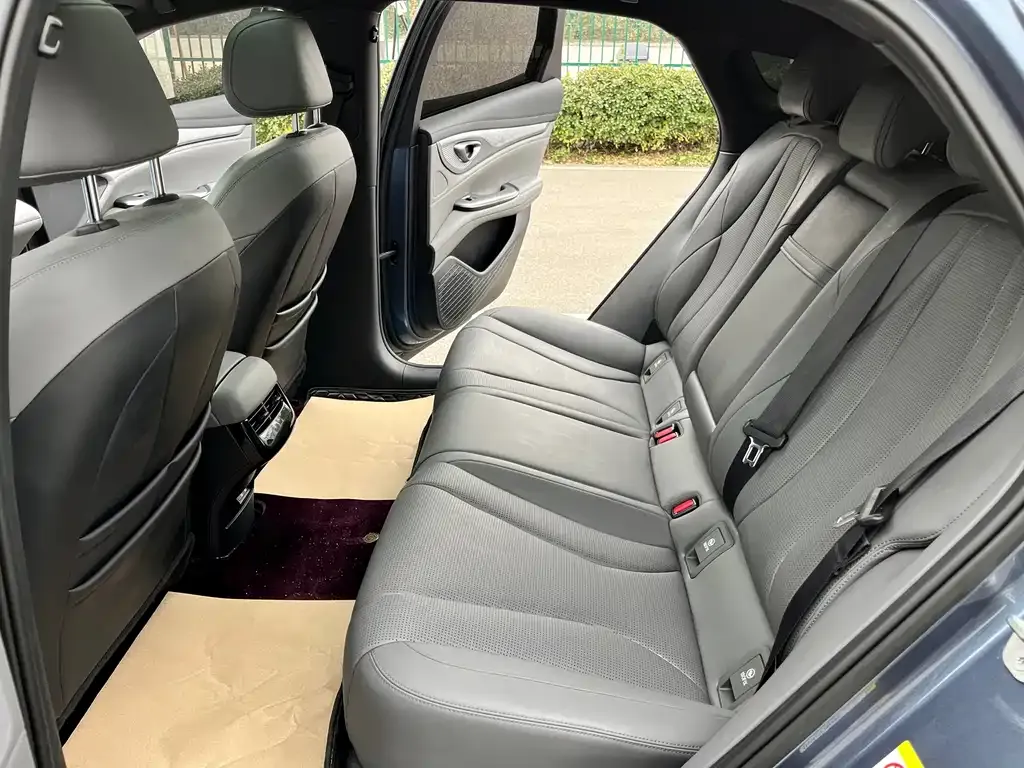 BYD Seal — фото 10