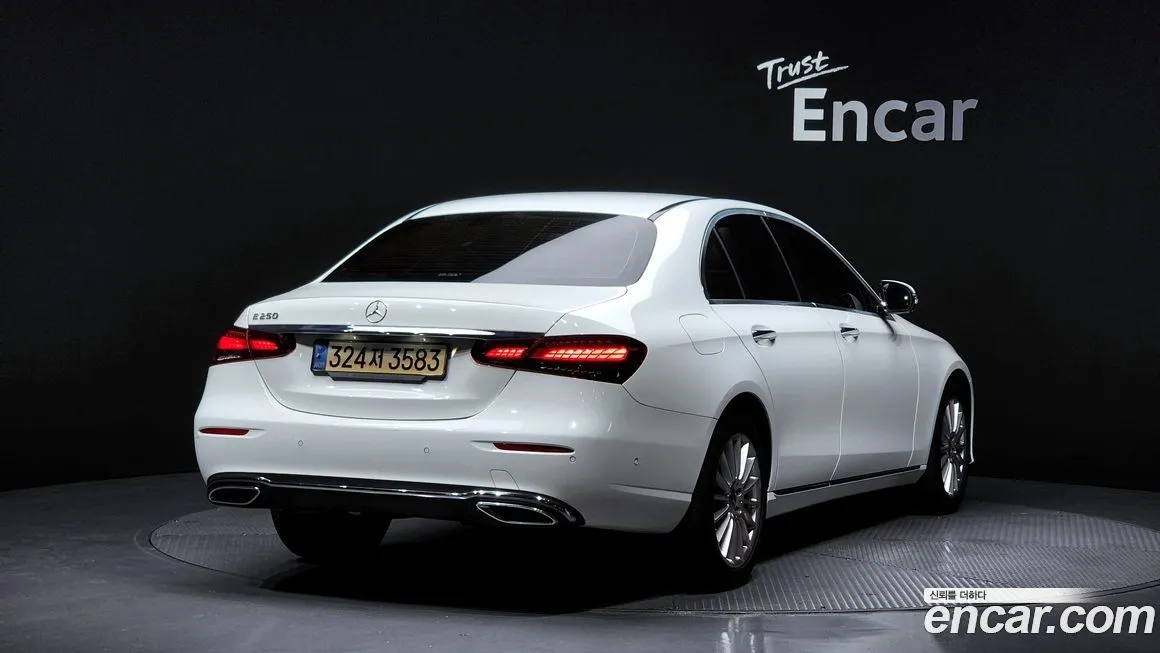 Mercedes-Benz E-Class — фото 2