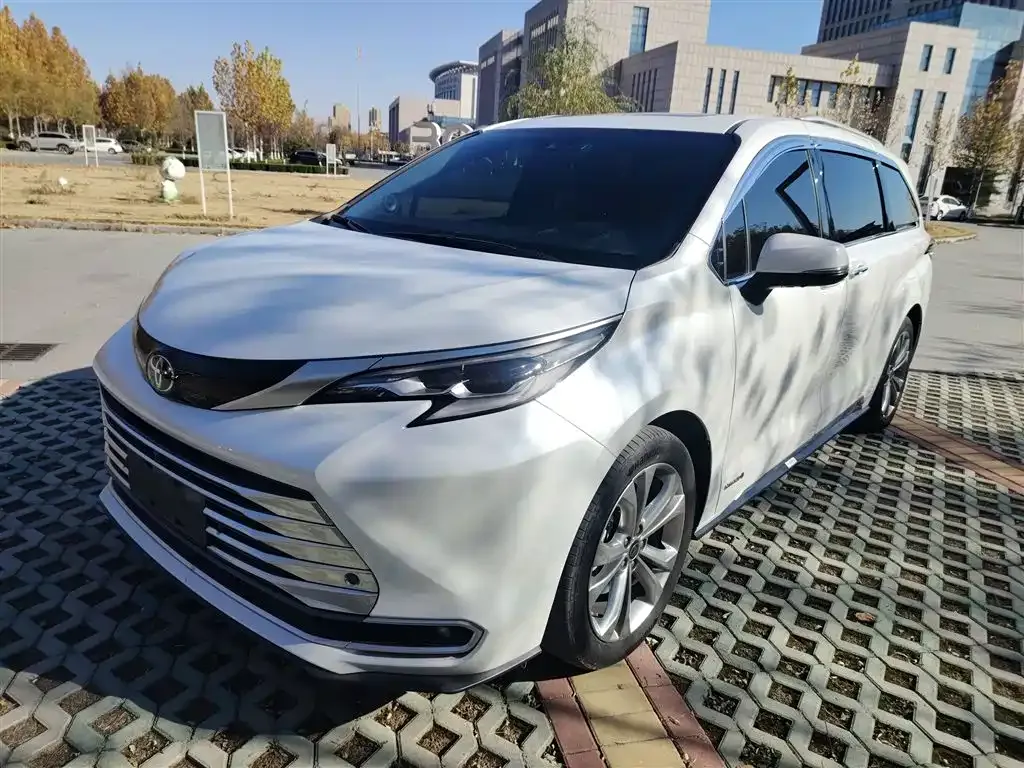 Toyota Sienna — фото 2