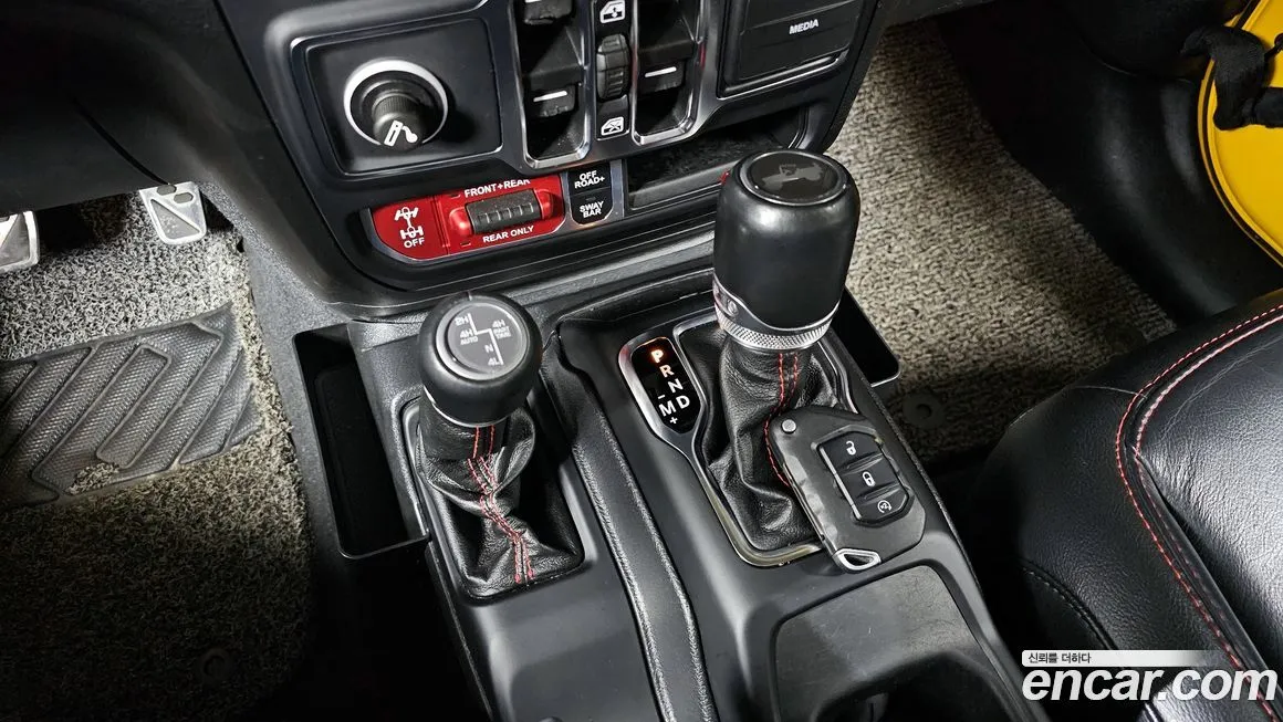 Jeep Wrangler — фото 9