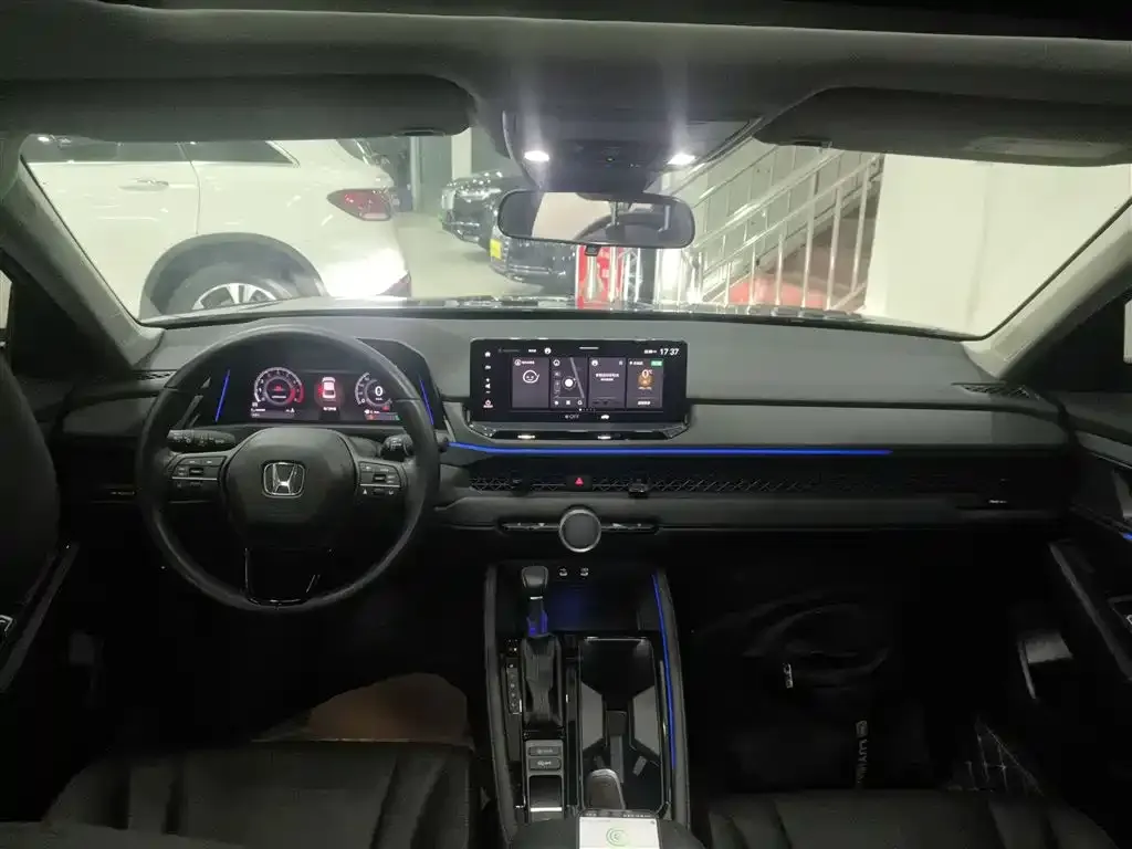 Honda Accord — фото 10
