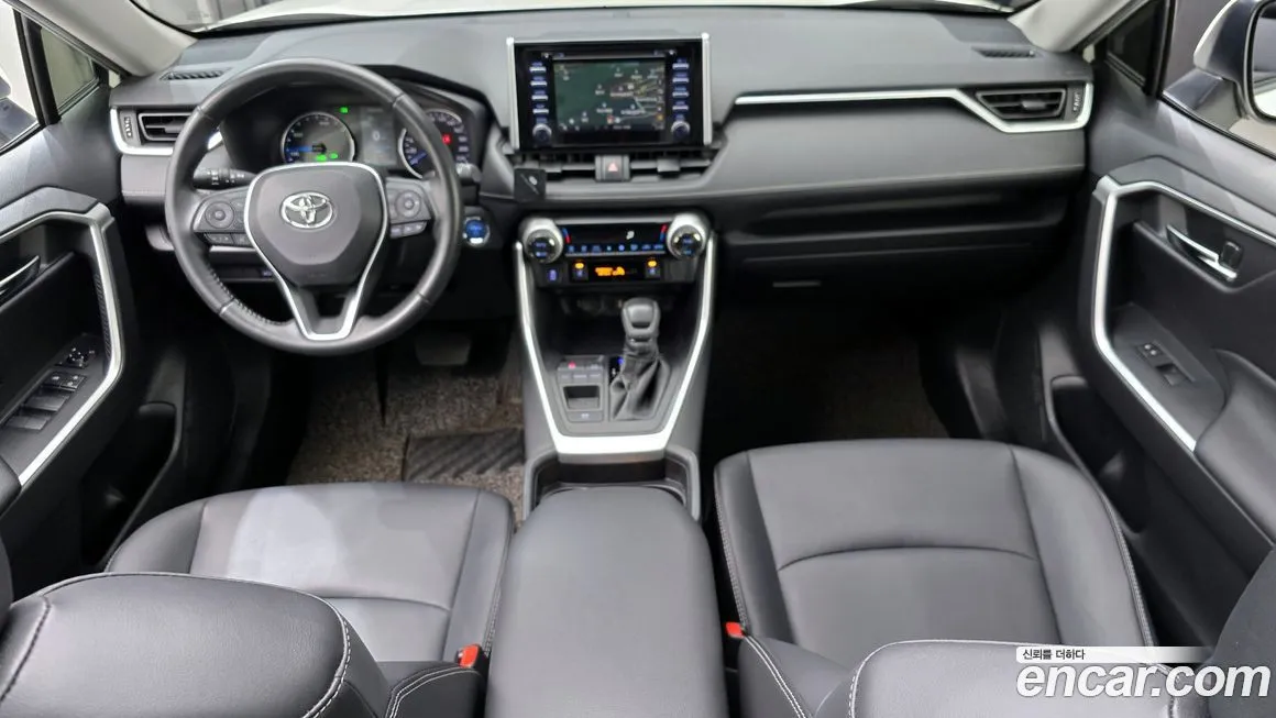 Toyota RAV4 — фото 7