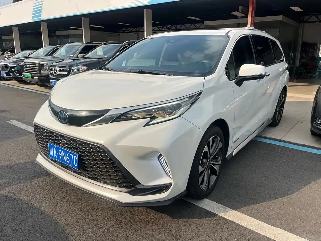 Toyota Granvia — фото 1