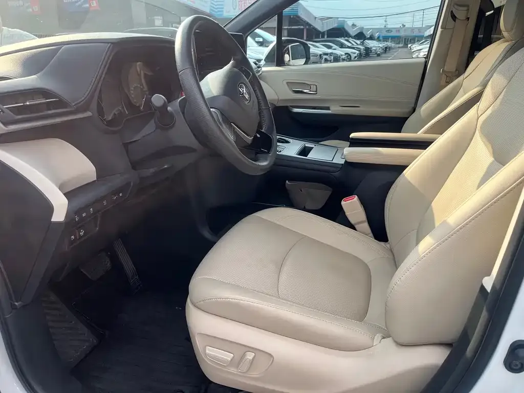 Toyota Granvia — фото 4