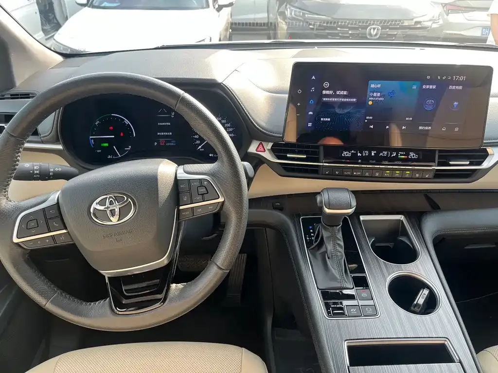 Toyota Granvia — фото 5