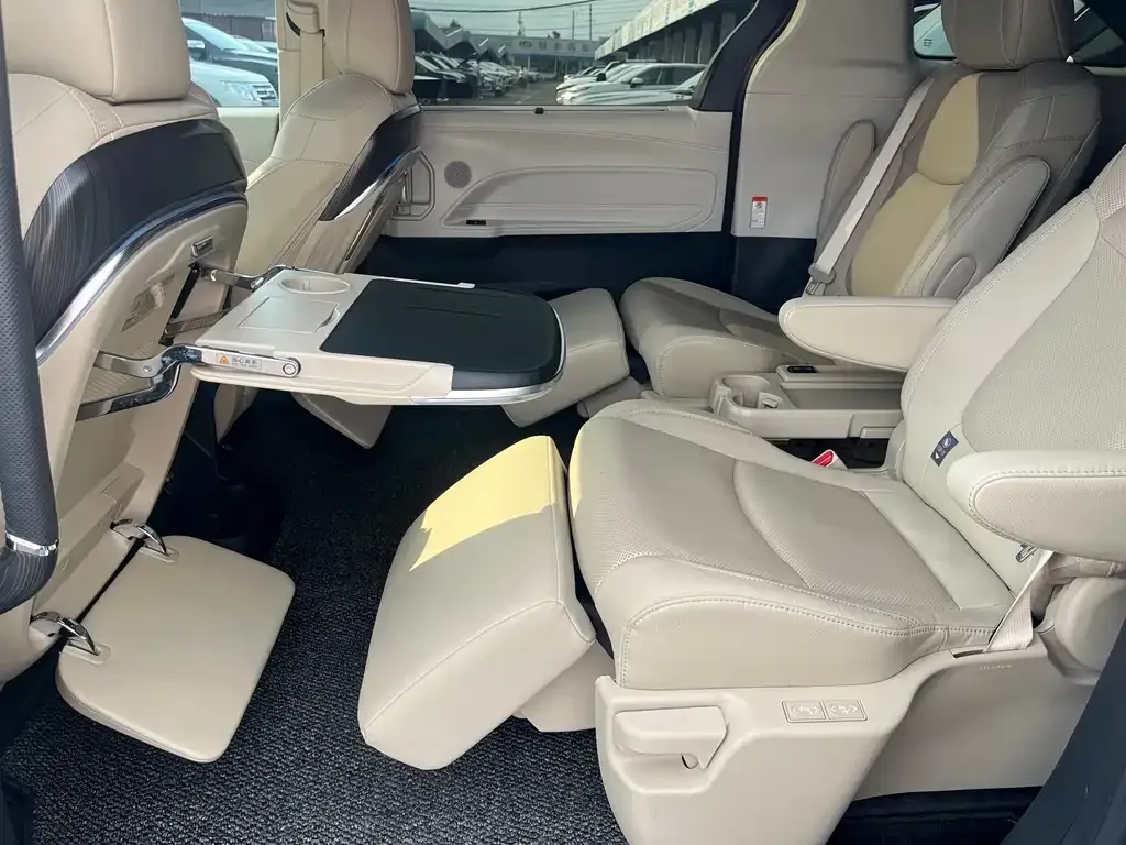 Toyota Granvia — фото 6