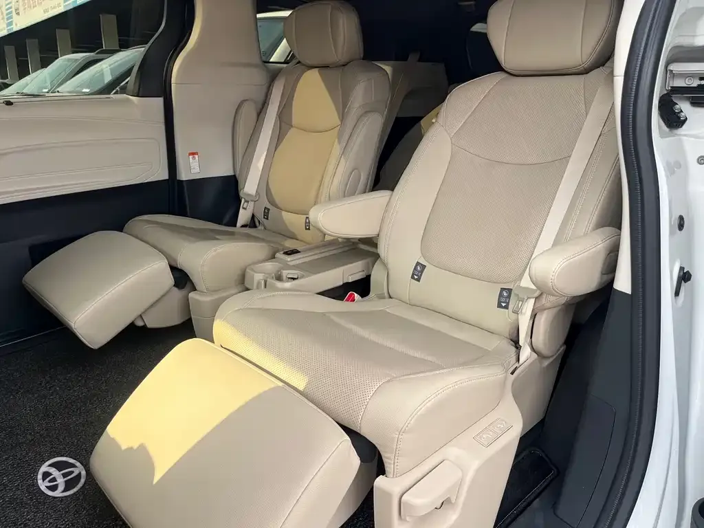 Toyota Granvia — фото 7