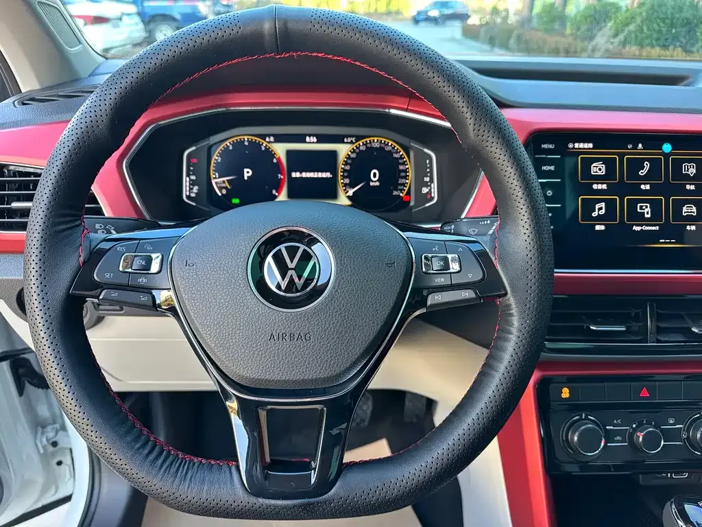 Volkswagen T-Cross — фото 10