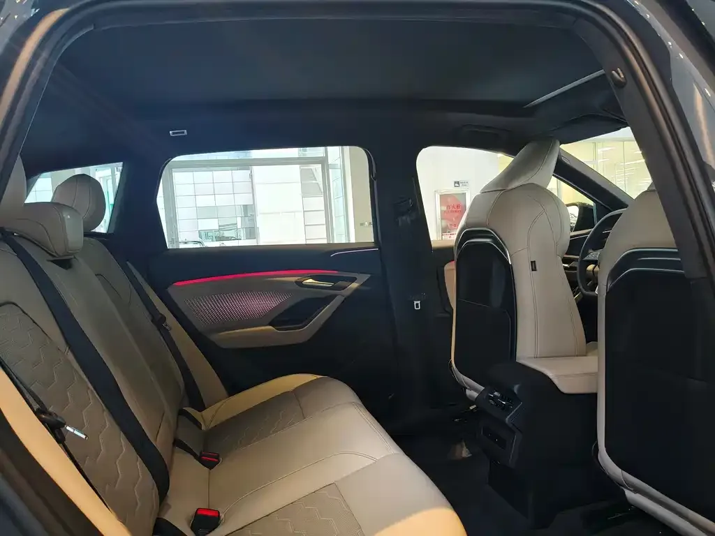 Audi Q6L e-tron — фото 10