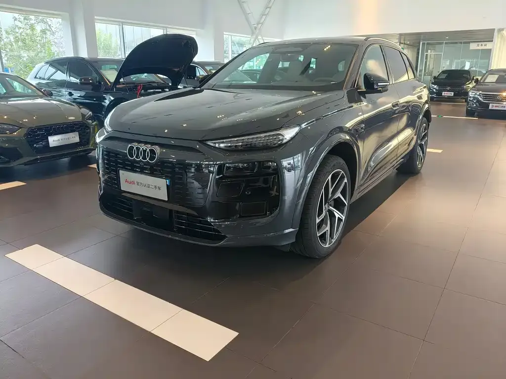 Audi Q6L e-tron — фото 2