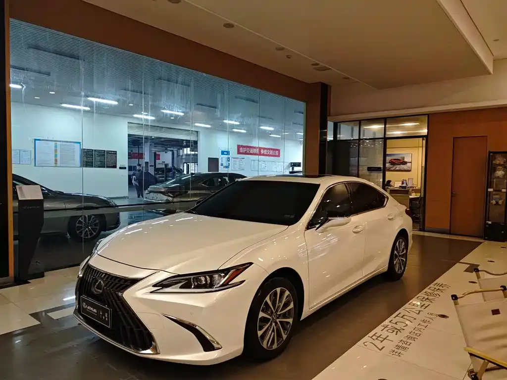 Lexus ES — фото 1
