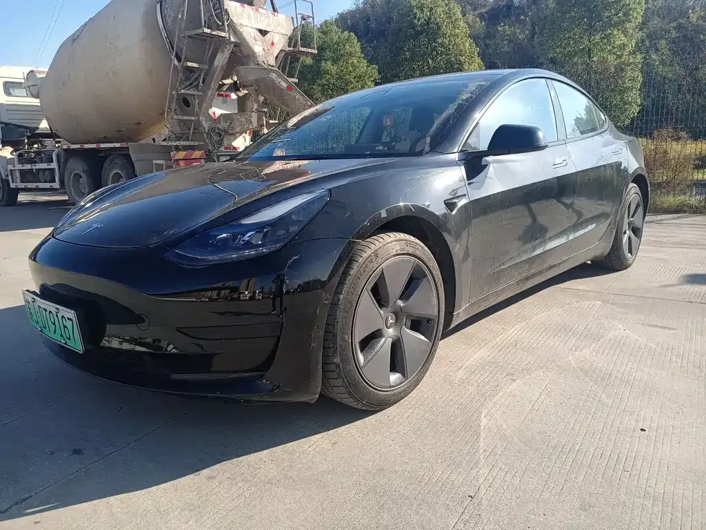 Tesla Model 3 — фото 1