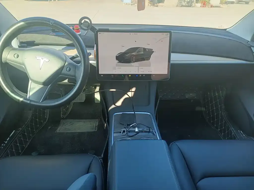 Tesla Model 3 — фото 10
