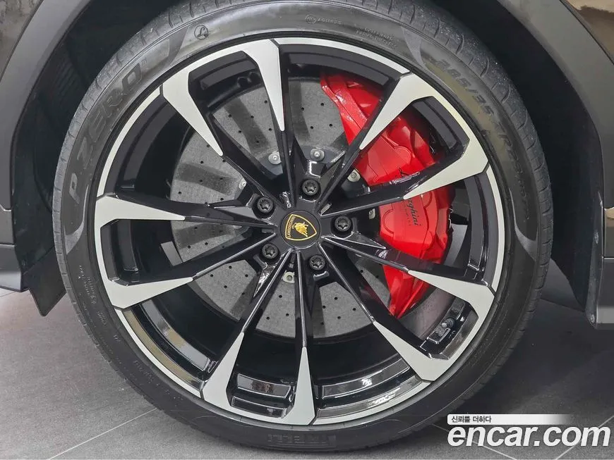 Lamborghini Urus — фото 10