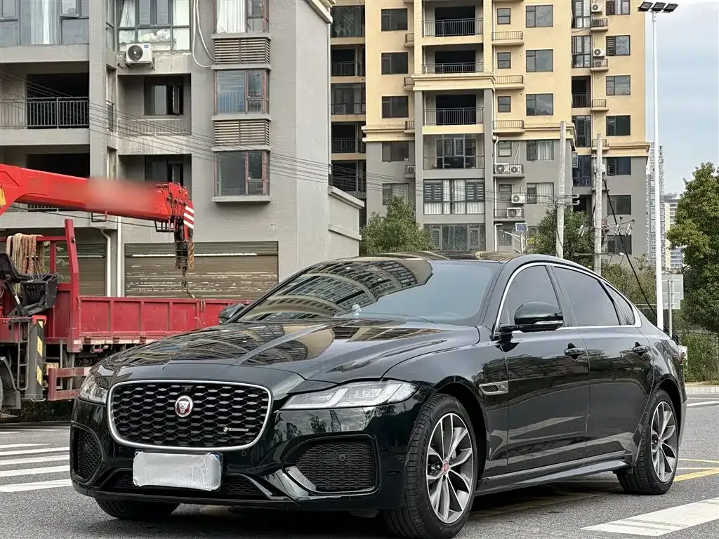 Jaguar XFL — фото 1