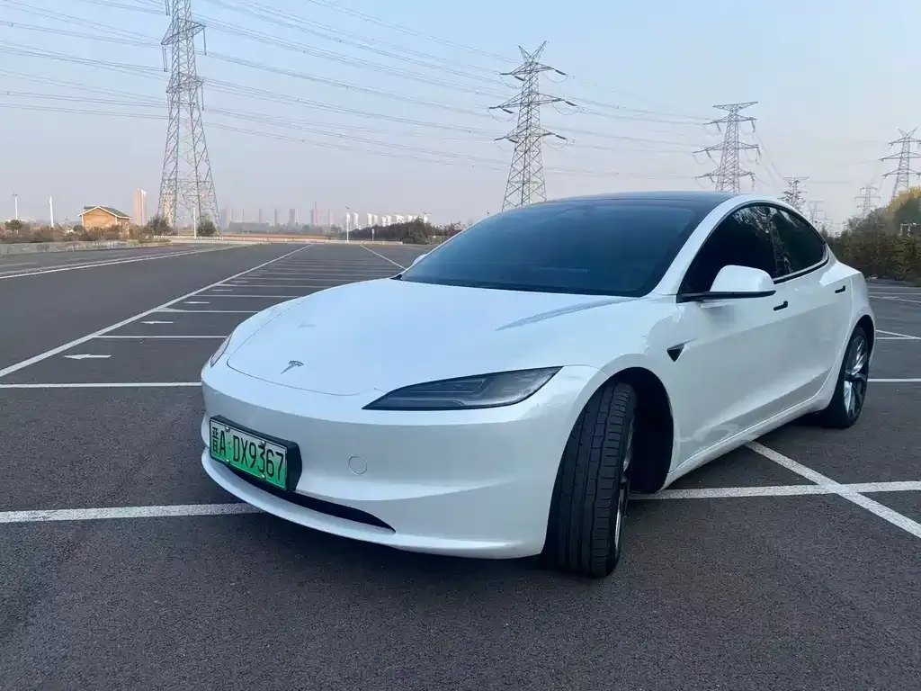 Tesla Model 3 — фото 1