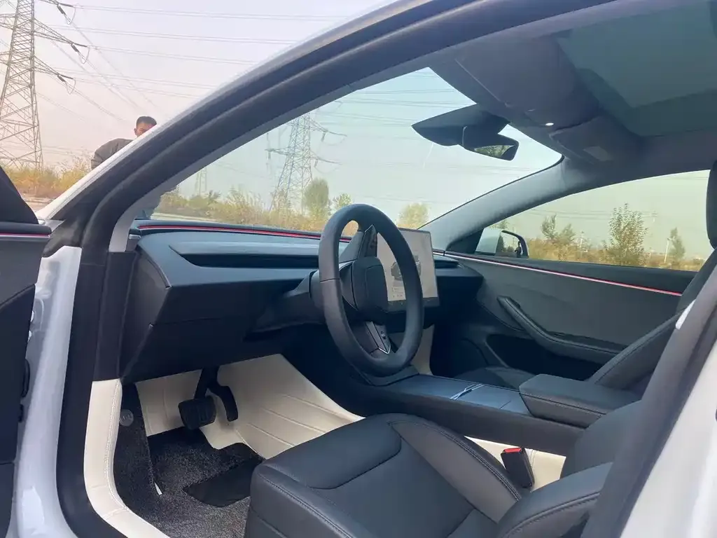 Tesla Model 3 — фото 3