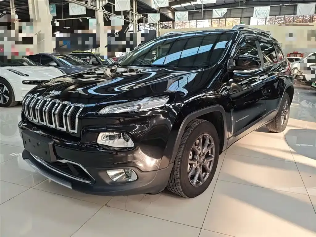 Jeep Cherokee — фото 1