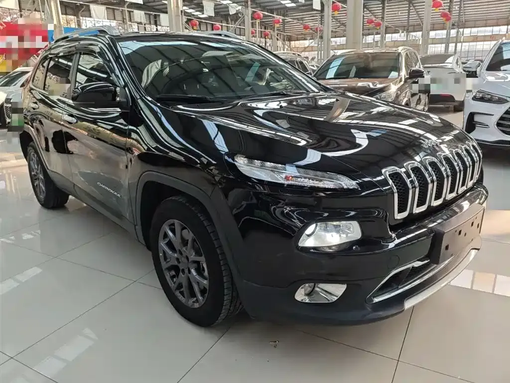 Jeep Cherokee — фото 4