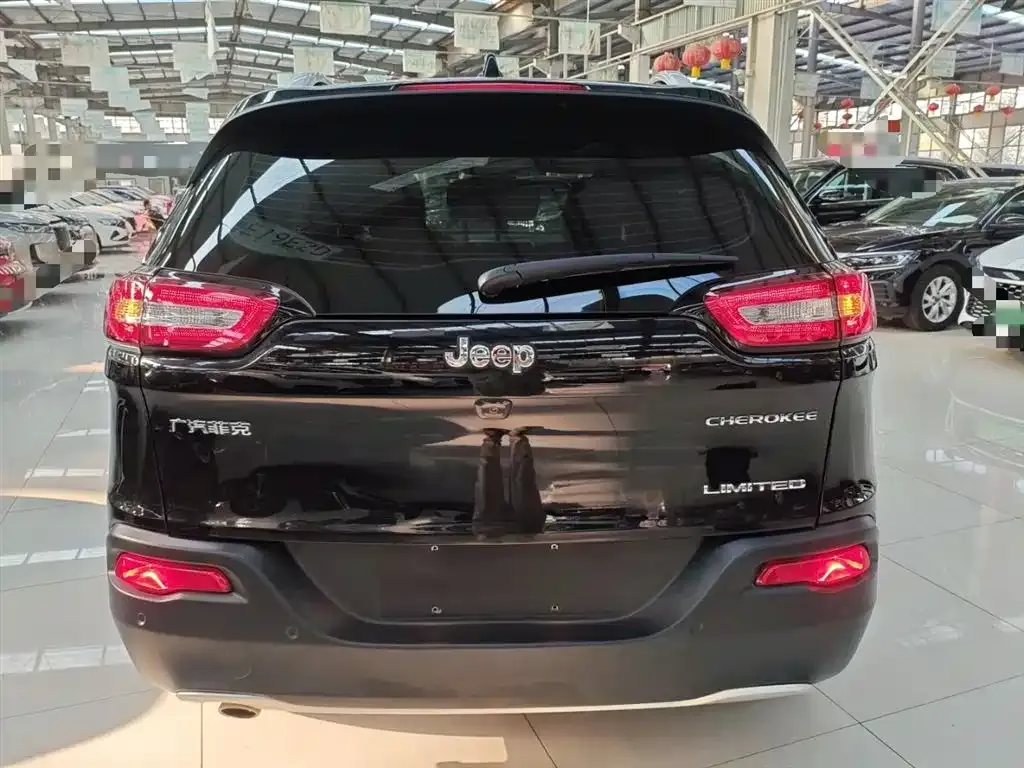 Jeep Cherokee — фото 6