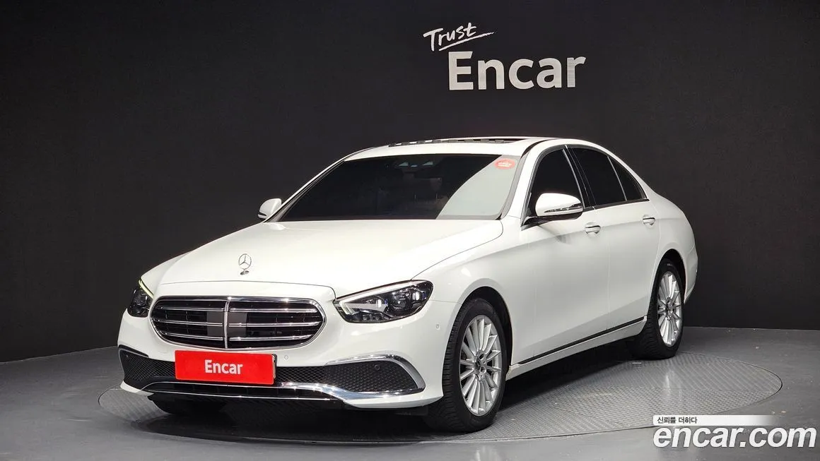 Mercedes-Benz E-Class — фото 1