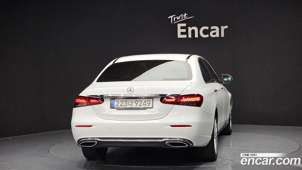 Mercedes-Benz E-Class — фото 4